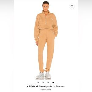 Set Active x Revolve Sweatpants in Pampas Small
